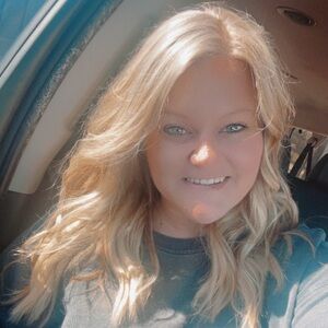 Meet your Posher, Hollee